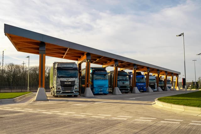 Powering the UK’s Electric Transport Transition: Milence opens its first UK charging hub in Immingham