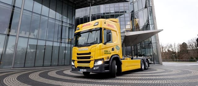 Scania and DHL Group have jointly developed an electric truck with a fuel-powered generator, making it possible to shift to battery-electric road transport without having to wait for a complete charging network